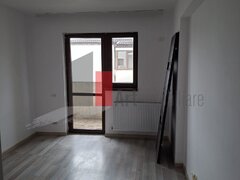 Metalurgiei- Apartament cu trei camere de vanzare- Aparatorii Patriei- cu centrala