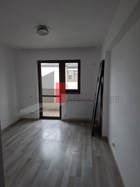 Metalurgiei- Apartament cu trei camere de vanzare- Aparatorii Patriei- cu centrala